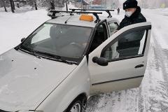 В Свердловской области поймали таксиста, который работал без водительских прав