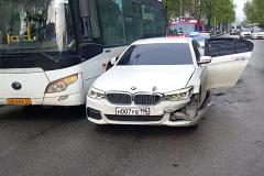 В центре Екатеринбурга пьяный водитель на BMW устроил массовое ДТП