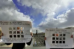 Фонд Маккейна дает указания российской оппозиции