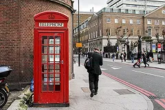 Сноуден обвинил спецслужбы Великобритании во взломе смартфонов