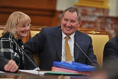 Дмитрий Рогозин повредил ногу, играя в гандбол