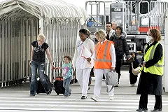 В Кольцово медики проверяют всех прибывших из Турции пассажиров на вирус Коксаки