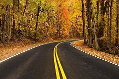 Премьер РФ поручил выделить больше средств на развитие дорог в малых городах и на селе