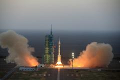 КНР запустила пилотируемый космический корабль