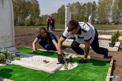 Конкурс по украшению могил прошел в Новосибирске
