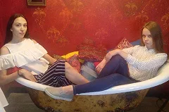 Маг Антон Симаков презентует новую картину и боди-арт на помойке