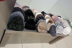 В «Кольцово» таможенники изъяли у пассажира партию шапок