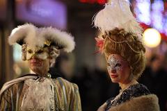 Гостей Венецианского карнавала попросят снять маски