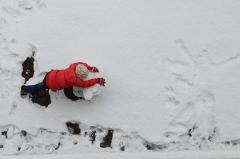 В Татарстане полицейские спасли замерзшего по пути к бабушке ребенка