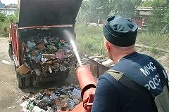 В екатеринбургскую ИК-10 пытались провезти водку в мусоровозе