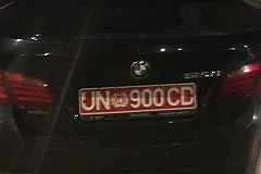 В Екатеринбурге ГИБДД обнаружила BMW с подложным дипломатическим номером
