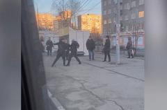 В Екатеринбурге прямо на дороге подрались водители автобусов