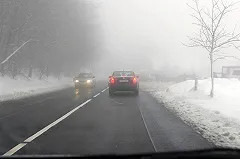 В Екатеринбурге неизвестные с корнем выдирают из автомобилей «противотуманки»