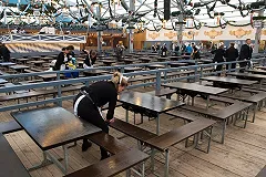 Официантка расплатилась за сумку в интернет-магазине деньгами с карты клиента