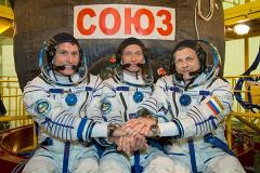 Доставивший частицу мощей на МКС космонавт Рыжиков стал Героем России