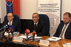 Генпрокурор Словакии назвал символ «Азова» на памятнике советским воинам экстремистским