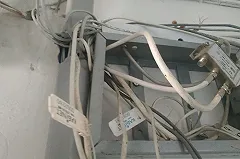 «Останетесь без провайдеров». УК «Чкаловская» пригрозила жильцам дома «срезать» Интернет