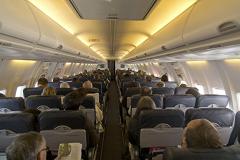 Пассажиры оценили возможность откидывать кресло в самолете в 39 долларов