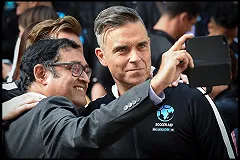 Робби Уильямса раскритиковали на родине за выступление на открытии ЧМ в России