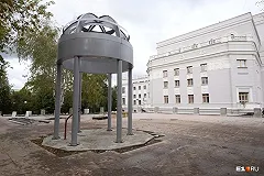 В сквере за Оперным театром установили две «ротонды»