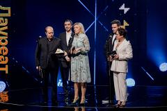 Пранкеры Лексус и Вован получили премию Народного контента из рук Марии Захаровой