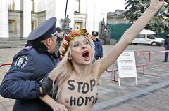 Лидер Femen предложила активисткам раздеваться за деньги