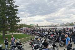 В Екатеринбурге байкеры открыли сезон массовым мотопробегом