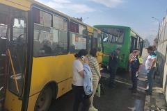 Есть пострадавшие: в Академическом столкнулись два автобуса