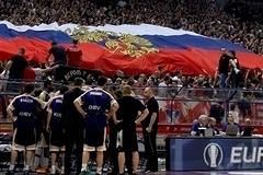 Сербские болельщики растянули на игру с киевлянами триколор