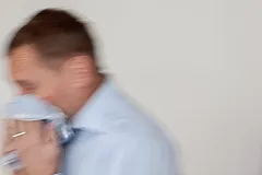 «На работе ввели правило: заразил коллегу — оплати его больничный»