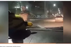 В Березовском незнакомка на дороге показывала грудь проезжавшим водителям