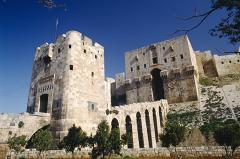 Террористы подорвали вход в историческую крепость в Алеппо