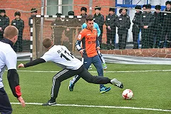 Футболисты «Урала» в товарищеском матче обыграли заключенных из ИК-2