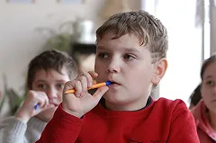 В Екатеринбурге семиклассницу ударили стулом по лицу