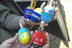 Бойцы ВСУ разрисовали боевые гранаты к Пасхе