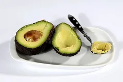 Названа стоимость набора для жизни московского миллениала с тремя авокадо