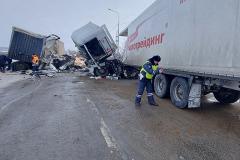 Водитель грузовика погиб на Московском тракте при столкновении с встречной фурой