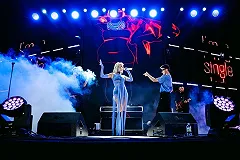 С песнями «Пьяную домой» и «Мне по*» во Владивостоке Клава Кока выступила на Дне знаний