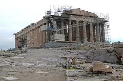 В Греции паркурщики из России разрушили стену Парфенона