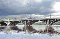 Городские службы ограничат движение транспорта по Макаровскому мосту