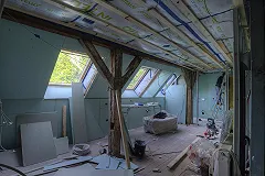 Горожан удивило «бунгало» на крыше многоэтажки на улице Ясной (ФОТО)