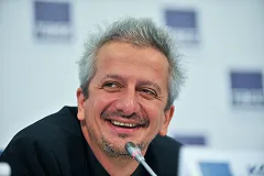 Чуть не побили и кричали «позор»: зрители в гневе бросились на Богомолова