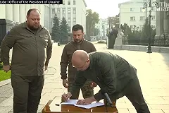 «Копает обходной путь». Политолог объяснил театрализованное «подписание» Зеленским заявки в НАТО