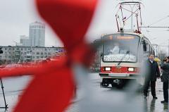 В Екатеринбурге Nissan влетел в трамвай