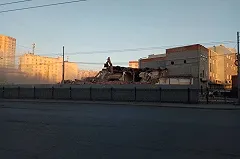 На Уралмаше снесли старый корпус ТЦ «Омега»