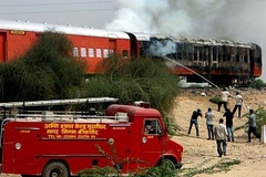В Индии 23 человека погибли при пожаре в поезде