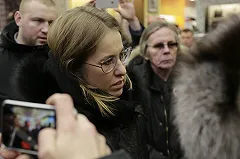 Собчак пригрозила Мединскому, что покажет «Смерть Сталина» у себя в штабе