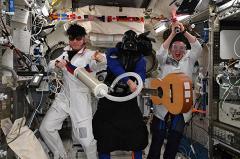 Екатеринбургский космонавт отметил Хэллоуин на борту космической станции