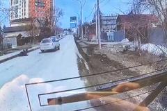 В Екатеринбурге легковушка снесла водителя автобуса
