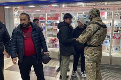 Силовики устроили облаву на мигрантов в ТЦ Екатеринбурга